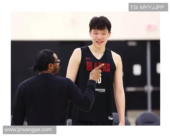 杨瀚森半场高效表现轰15分 新赛季进步显著关键得分制胜 攻防统治引爆全场